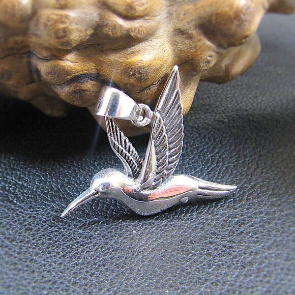 Solid 925 Sterling Silver Flying Hummingbird Pendant - Bird & Nature Lover Gift - Picture 1 of 10